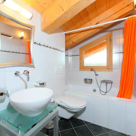 Chalet Castle Hill